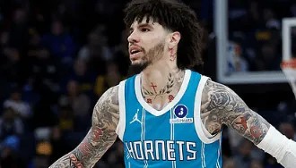 开云体育下载-鲍尔全场15投仅1中，三分10中0得到2分5篮板7助攻2抢断1封盖