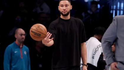 再次完成背部手术 2年2次手术的西蒙斯生涯告急？