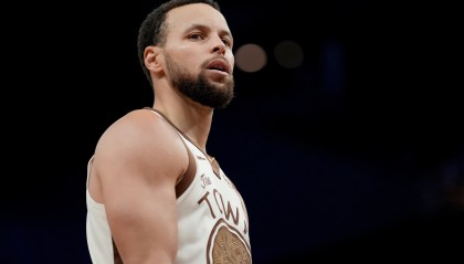 开云体育下载-😮场均9记也没戏！神奇4号秀领跑三分榜 距库里神迹竟还差191记